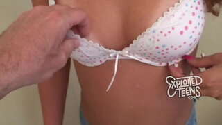 19-letni vroče teen jebe in dobi usta polna cum