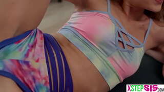 Minuscule belle soeur et serrée de son ami avait stepbro obtenir un inattendu gaffe pour eux