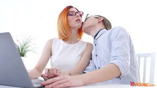 18videoz - seks Analny otwiera nowe horyzonty dla tej chwili nastolatka