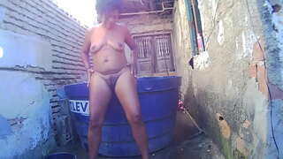 Umyć moim basenie, nagie