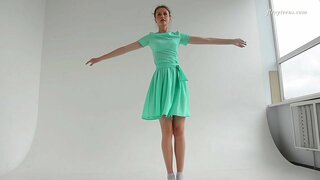 Super voimistelija joustava ballerina babe Alla Super voimistelija joustava ballerina babe Alla