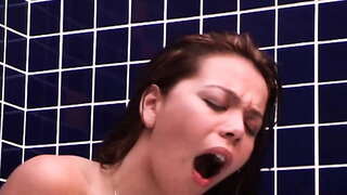 W Łazience Poprosiła Zastrzyk w Bundinha!!!